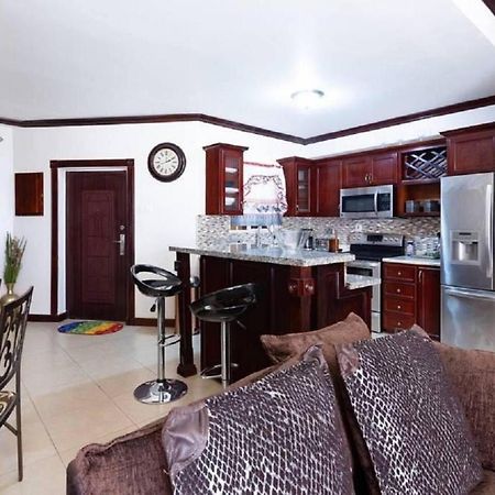 Lovely 2-Bed Apartment In The New Kingston Area エクステリア 写真